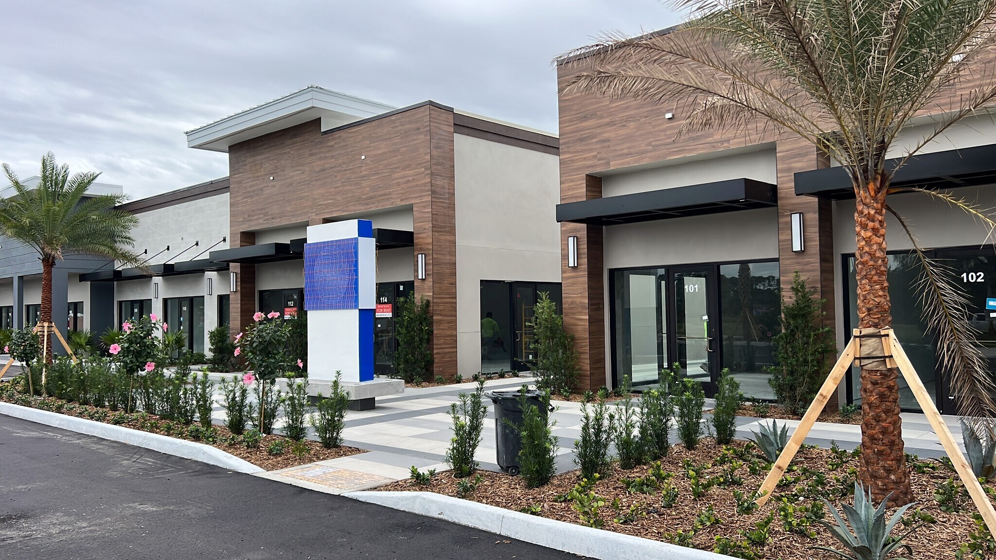 1224 SW Gatlin Blvd, Port Saint Lucie, FL à louer Photo du bâtiment- Image 1 de 8