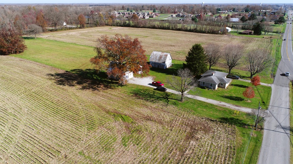 1872 W Mount Dr, Scottsburg, IN à vendre - Photo principale - Image 1 de 1