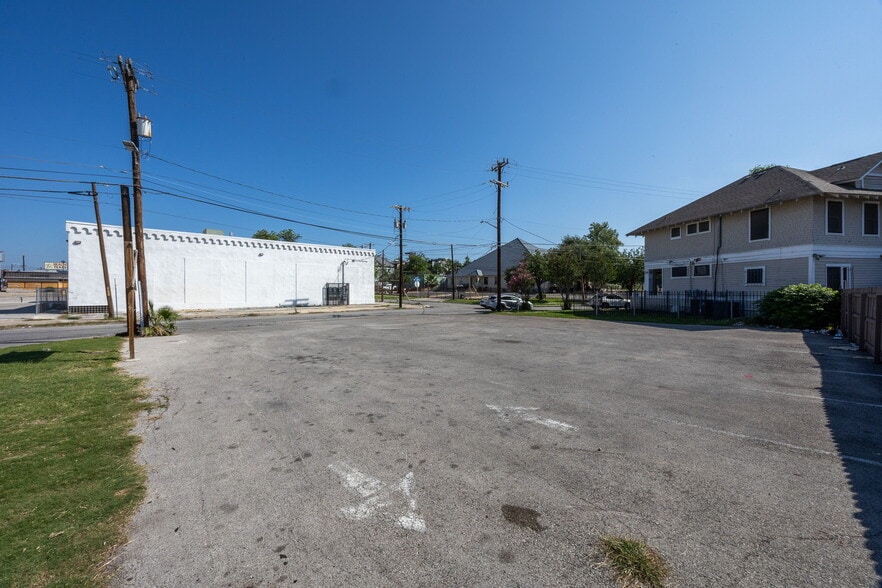 302 W Euclid Ave, San Antonio, TX à vendre - Photo du bâtiment - Image 3 de 6