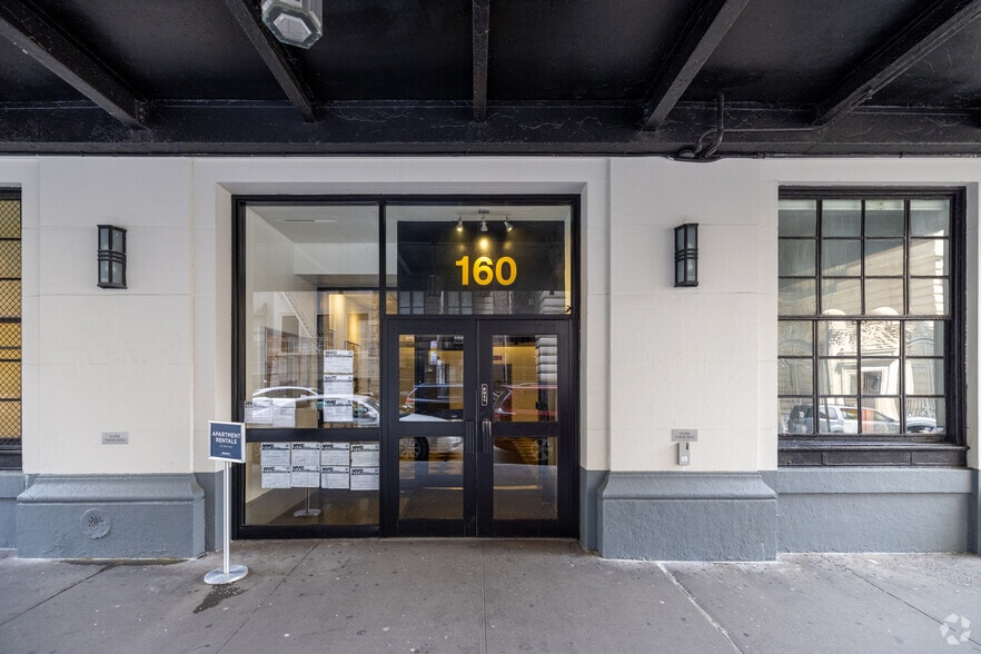 2056 Broadway, New York, NY for lease - Building Photo - Image 3 of 4