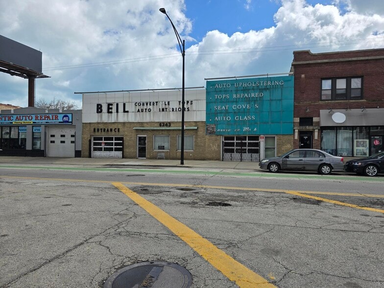 6243 N Clark St, Chicago, IL for sale - Primary Photo - Image 1 of 14