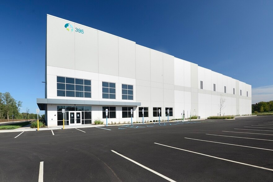 395 Elizabeth Ave, Somerset, NJ for lease - Building Photo - Image 2 of 16