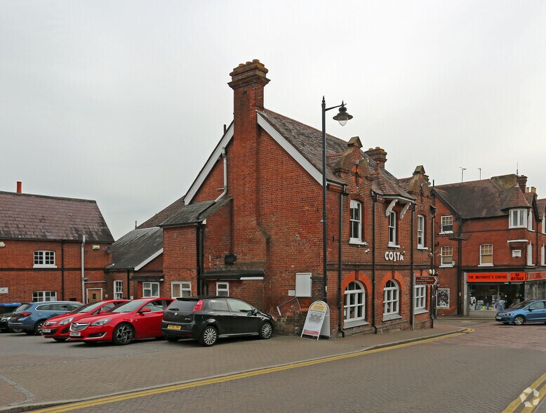 64 High St, Tring à louer - Photo du bâtiment - Image 2 de 7
