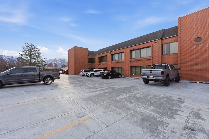 201 E 5900 S, Murray, UT à louer - Photo du bâtiment - Image 3 de 60