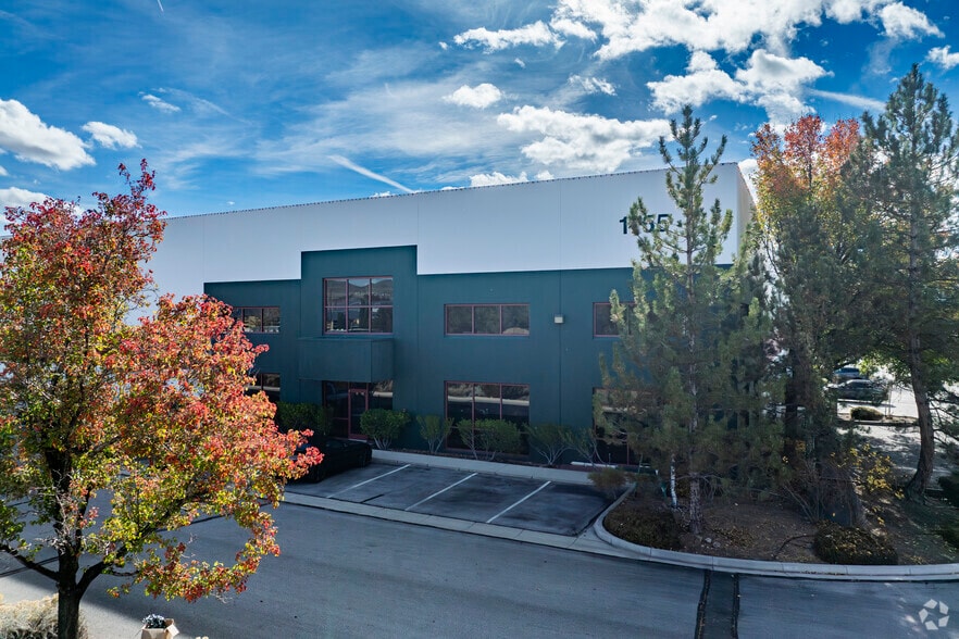 1755 E Prater Way, Sparks, NV for lease - Primary Photo - Image 1 of 5