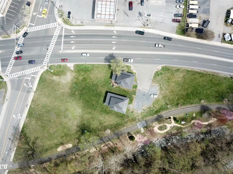 602 & 604 Radham St portfolio of 2 properties for sale on LoopNet.ca - Aerial - Image 3 of 9