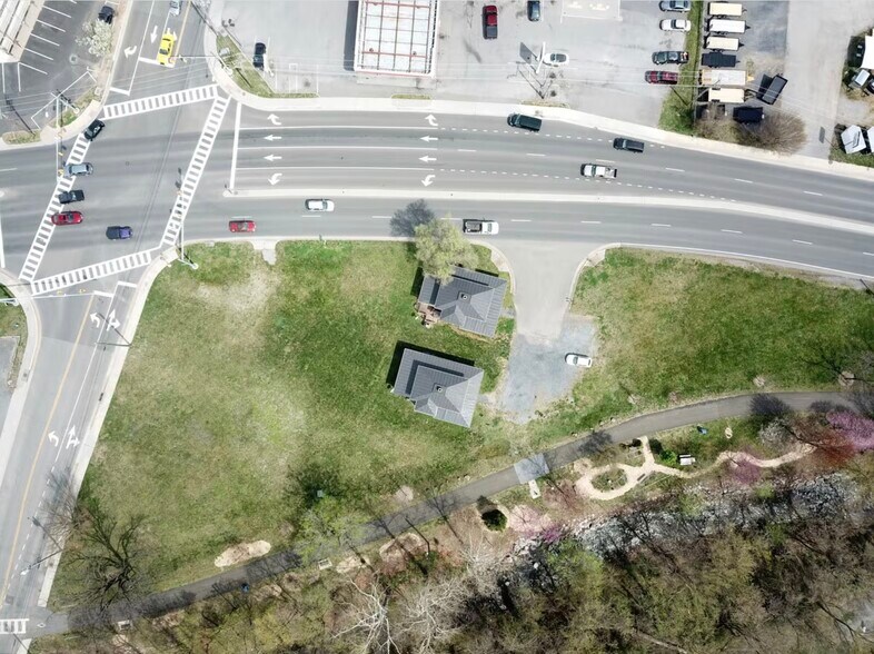 602 & 604 Radham St portefeuille de 2 propriétés à vendre sur LoopNet.ca - Aérien - Image 3 de 9