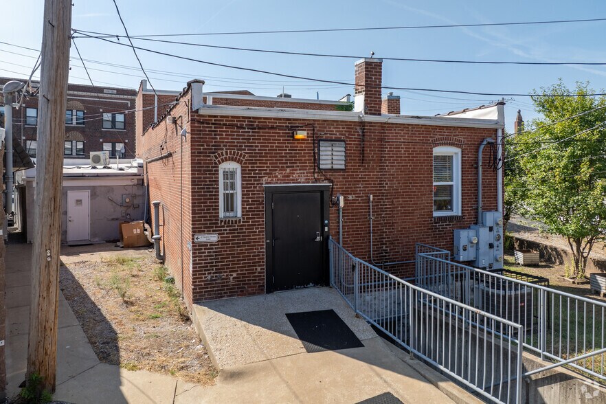 7185 Manchester Rd, Maplewood, MO à louer - Photo du bâtiment - Image 2 de 19