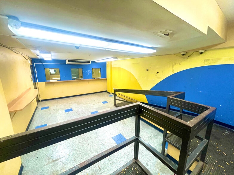 359 Nostrand Ave, Brooklyn, NY for lease - Interior Photo - Image 3 of 15