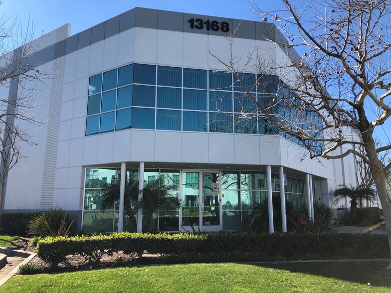 13168 Sandoval St, Santa Fe Springs, CA à vendre - Photo du bâtiment - Image 1 de 6