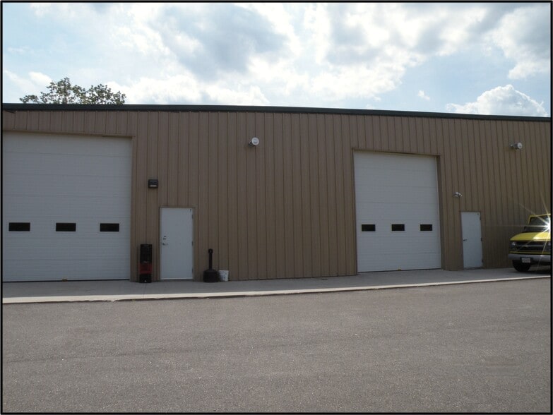 61 Airport Dr, Rochester, NH for lease - Building Photo - Image 3 of 7