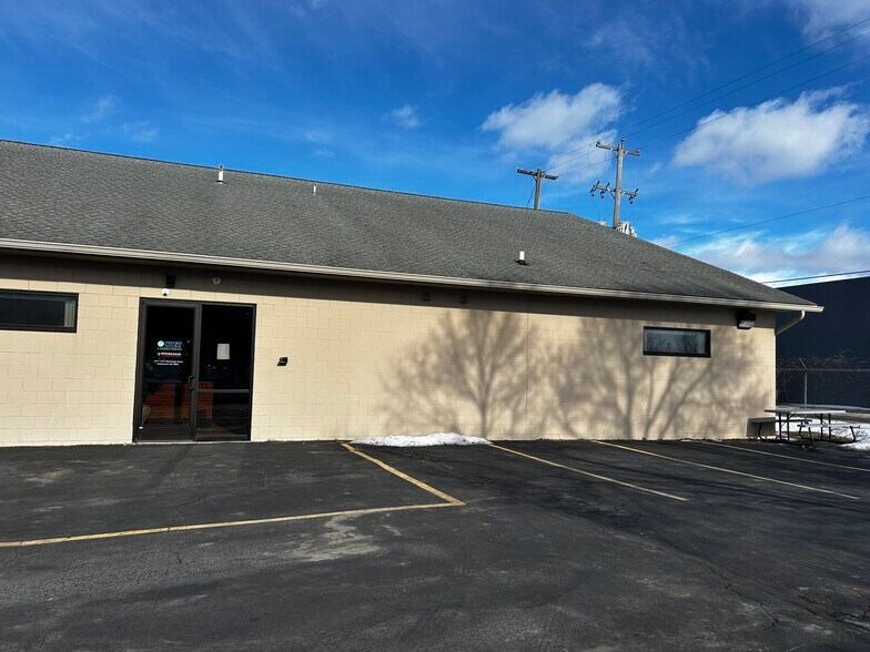 4433 Manchester Rd, Kalamazoo, MI à louer - Photo du bâtiment - Image 3 de 9