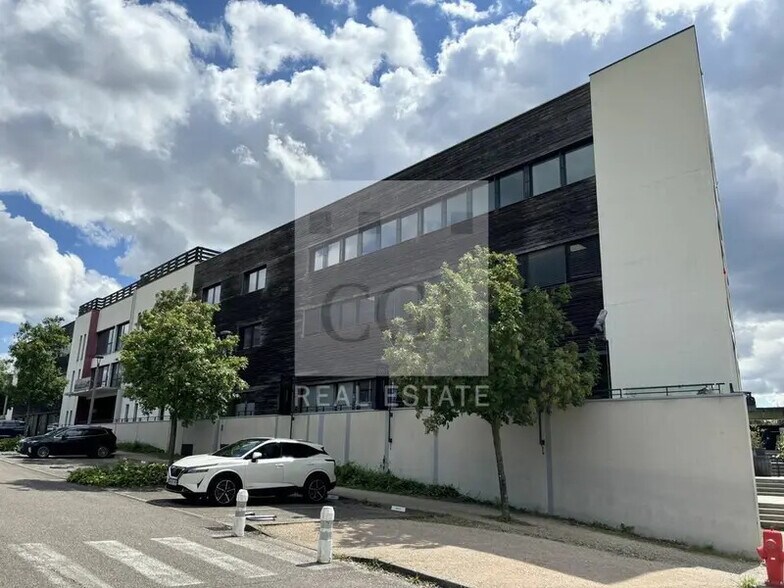97 Allée Alexandre Borodine, Saint-Priest for lease - Building Photo - Image 1 of 20