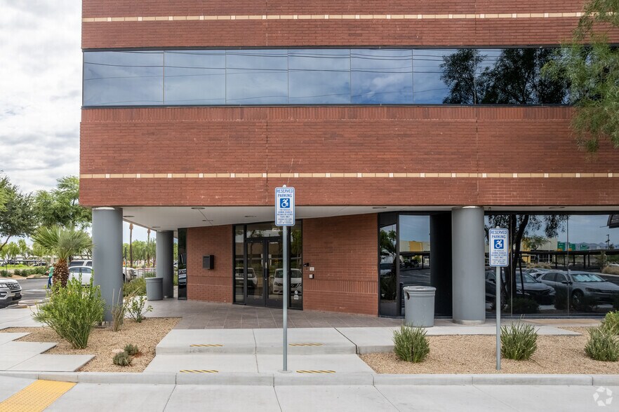 4605 E Elwood St, Phoenix, AZ à louer - Photo du bâtiment - Image 3 de 6