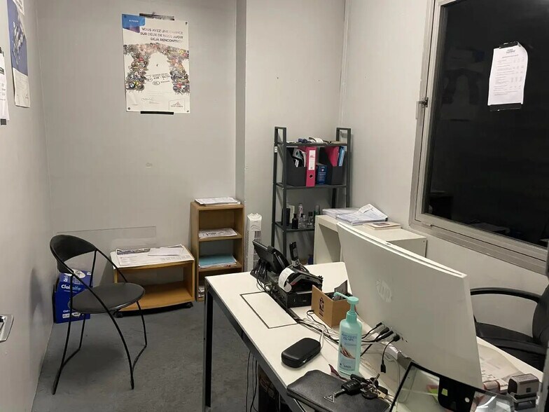 Flex dans Courbevoie à louer - Photo du bâtiment - Image 2 de 6