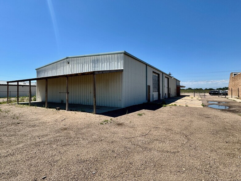 1742 N Denver Ave, Fort Lupton, CO à vendre - Photo du bâtiment - Image 1 de 17