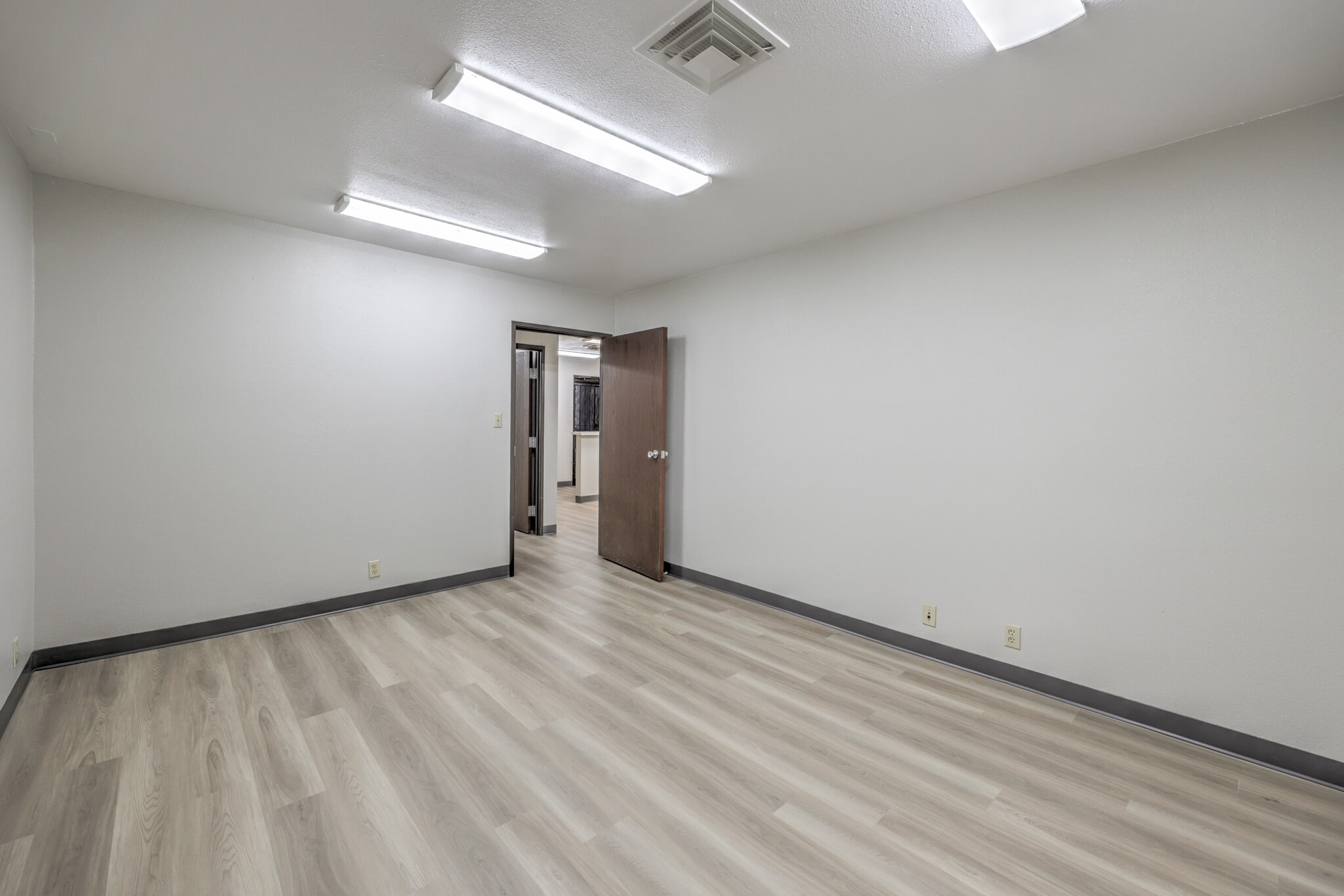 3373 Wynn Rd, Las Vegas, NV for lease Building Photo- Image 1 of 18