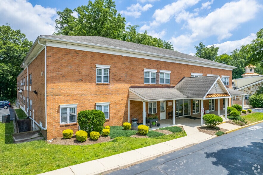 190 N Evergreen Ave, Woodbury, NJ à louer - Photo du bâtiment - Image 1 de 19