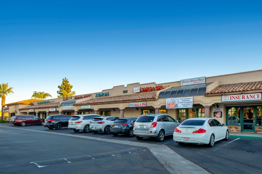 1001-1003 W San Marcos Blvd, San Marcos, CA for lease - Primary Photo - Image 1 of 6