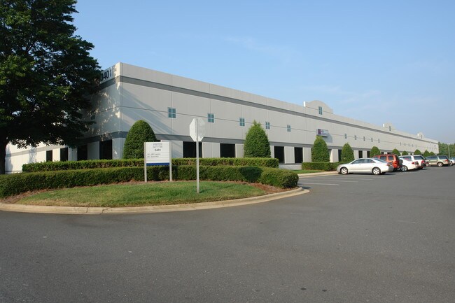 Plus de détails pour 3401 International Airport Dr, Charlotte, NC - Industriel à louer