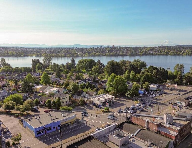 7400 Aurora Ave N, Seattle, WA for sale - Building Photo - Image 2 of 4