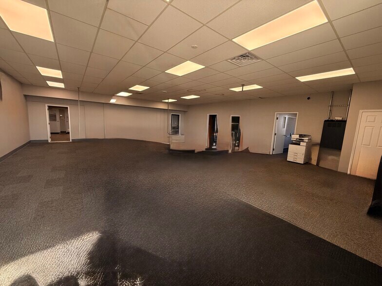 1709 E Hwy 20, Lawton, IA à louer - Photo du bâtiment - Image 3 de 16