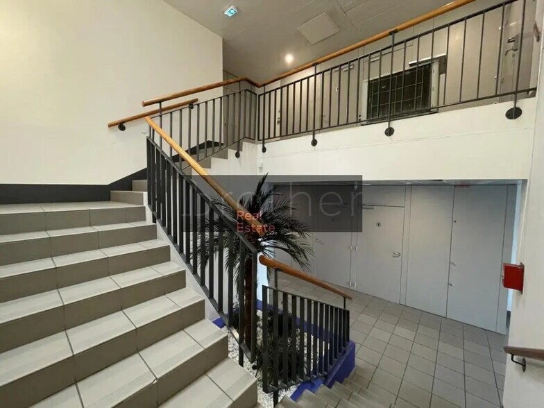 Bureau dans Pessac à louer - Hall d’entrée - Image 3 de 6