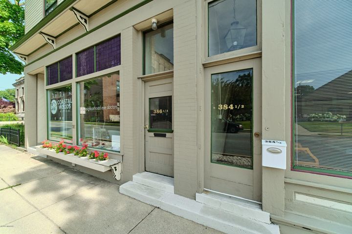 384 1st St, Manistee, MI à louer - Photo du bâtiment - Image 2 de 13