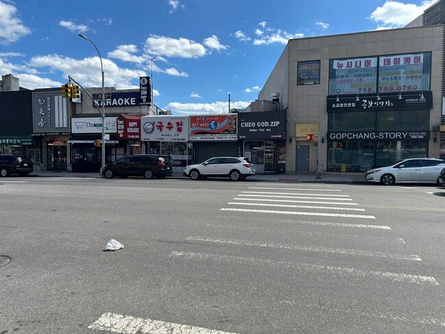 More details for 16024 Northern Blvd, Flushing, NY - Retail for Sale