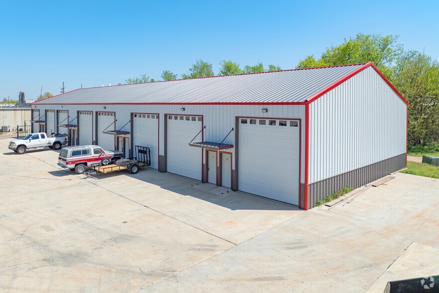 308 W State Highway 152, Mustang, OK à vendre - Photo du bâtiment - Image 2 de 7