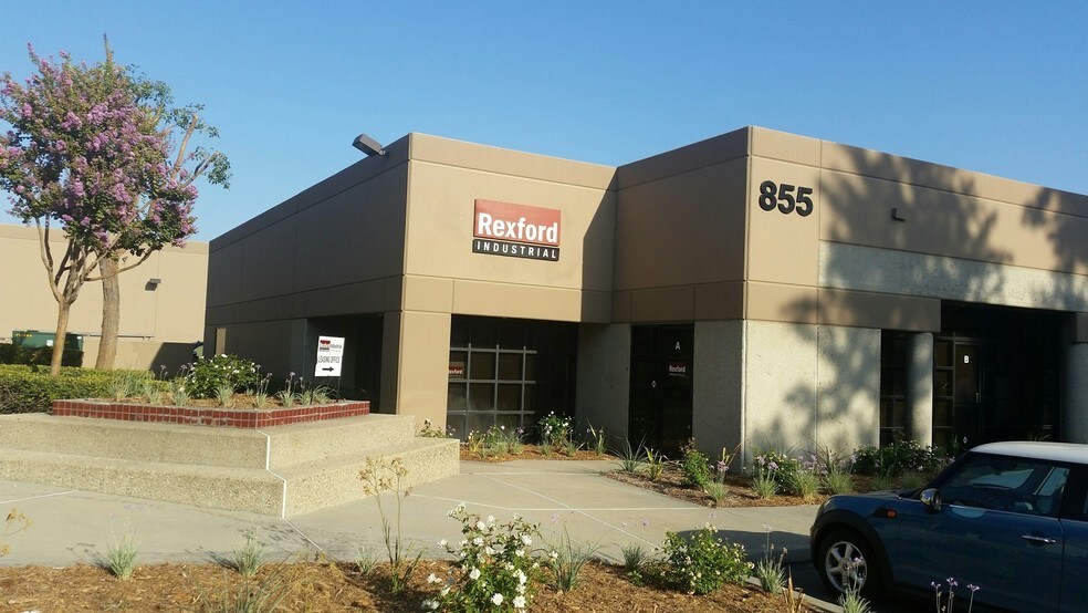 4317 E Santa Ana St, Ontario, CA à louer - Photo du bâtiment - Image 3 de 3