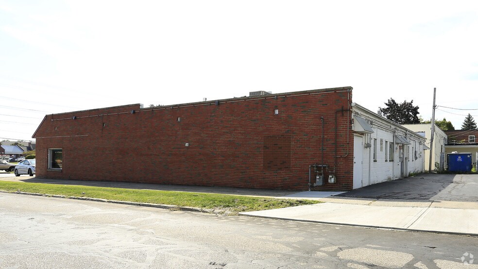 5705-5711 Mayfield Rd, Cleveland, OH à louer - Photo du bâtiment - Image 3 de 4
