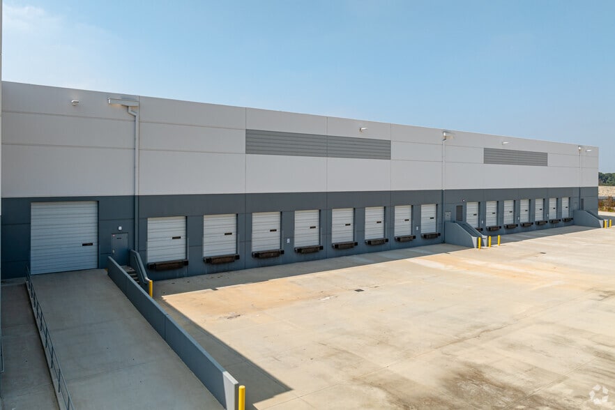 415 S Motor Ave, Azusa, CA for lease - Building Photo - Image 2 of 22