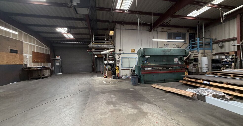 151-171 Industrial Way, Brisbane, CA for lease - Building Photo - Image 2 of 4