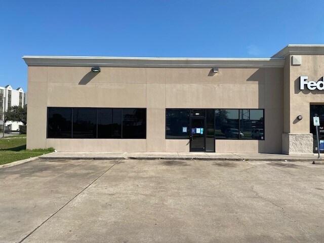 315 N Sam Houston Pky E, Houston, TX à vendre - Photo du bâtiment - Image 2 de 7