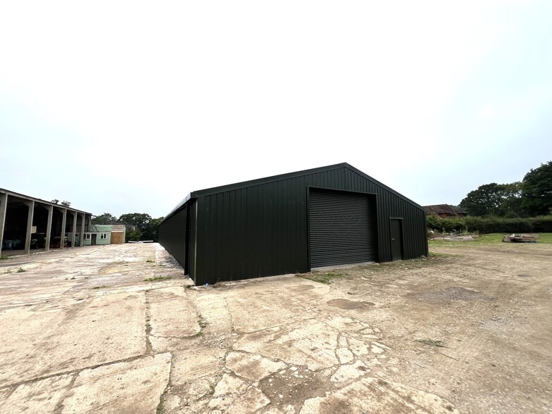 Deaks Lane, Haywards Heath for lease - Building Photo - Image 1 of 3