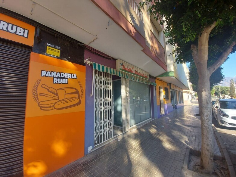 Commerce de détail dans El Ejido, Almería à louer - Photo du bâtiment - Image 2 de 5