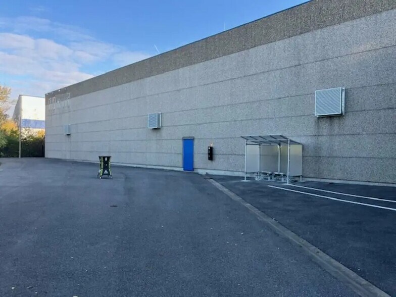 Industriel dans Saint-Thibault-des-Vignes à louer - Photo du bâtiment - Image 2 de 15