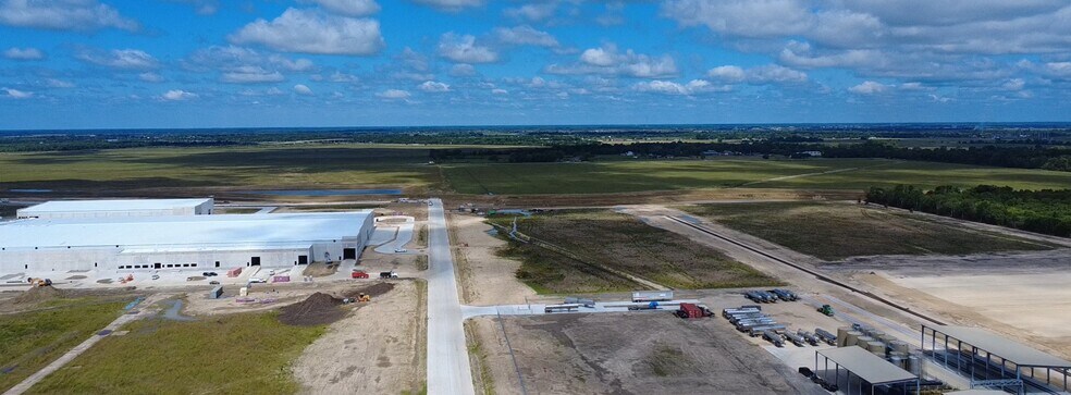 4445 Highway 90 W, Dayton, TX à louer - Photo du bâtiment - Image 3 de 14