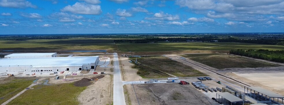 4445 Highway 90 W, Dayton, TX à louer - Photo du bâtiment - Image 3 de 14