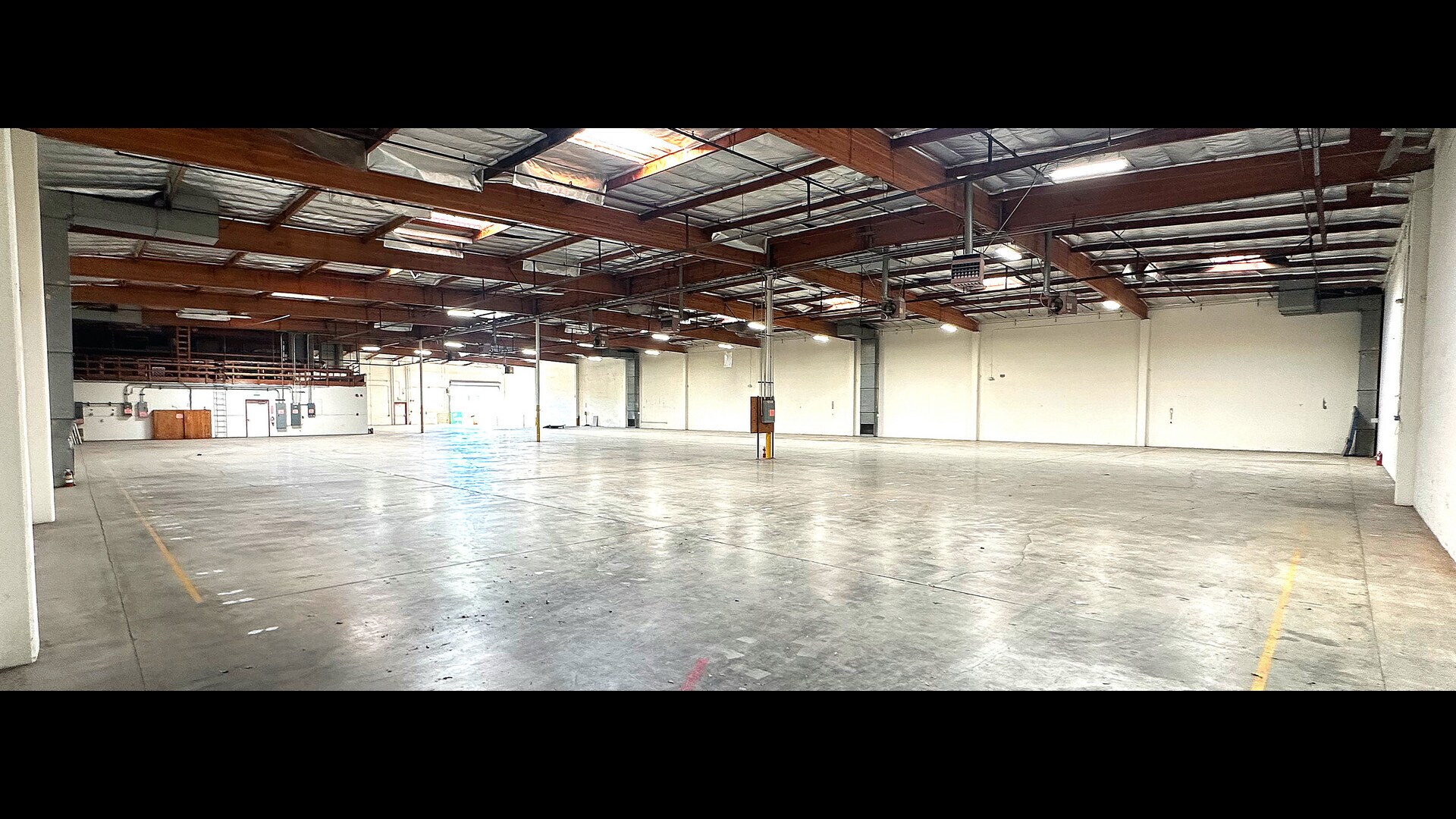 13700 S Van Ness Ave, Gardena, CA à vendre Photo du bâtiment- Image 1 de 1