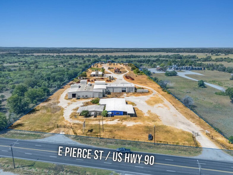 2400 E Pierce St, Luling, TX à vendre - Photo principale - Image 1 de 13
