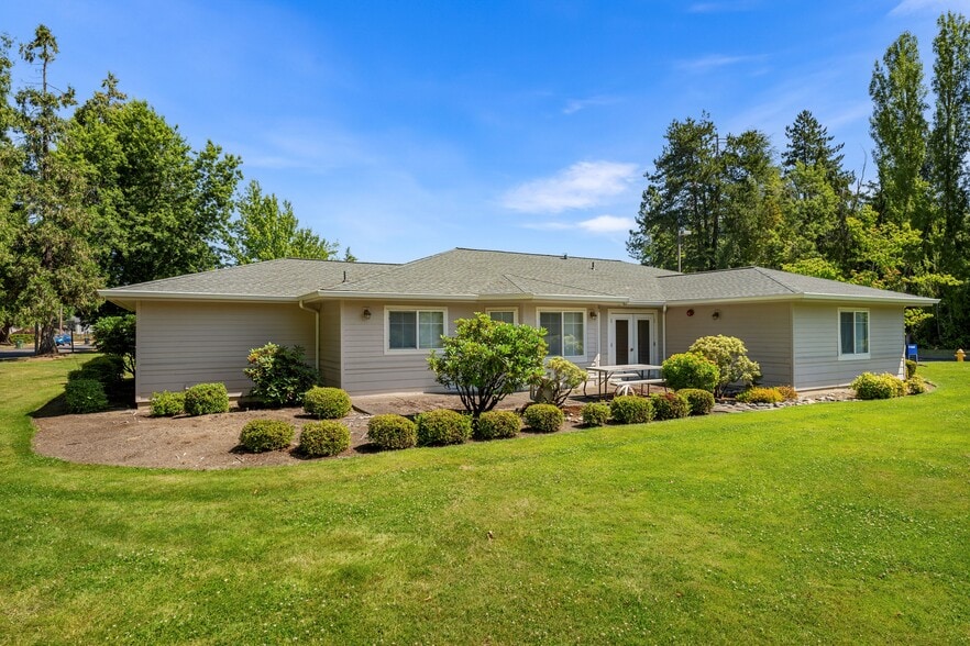 Mount Angel Healthcare/ Office Buildings portfolio of 3 properties for sale on LoopNet.ca - Building Photo - Image 2 of 6