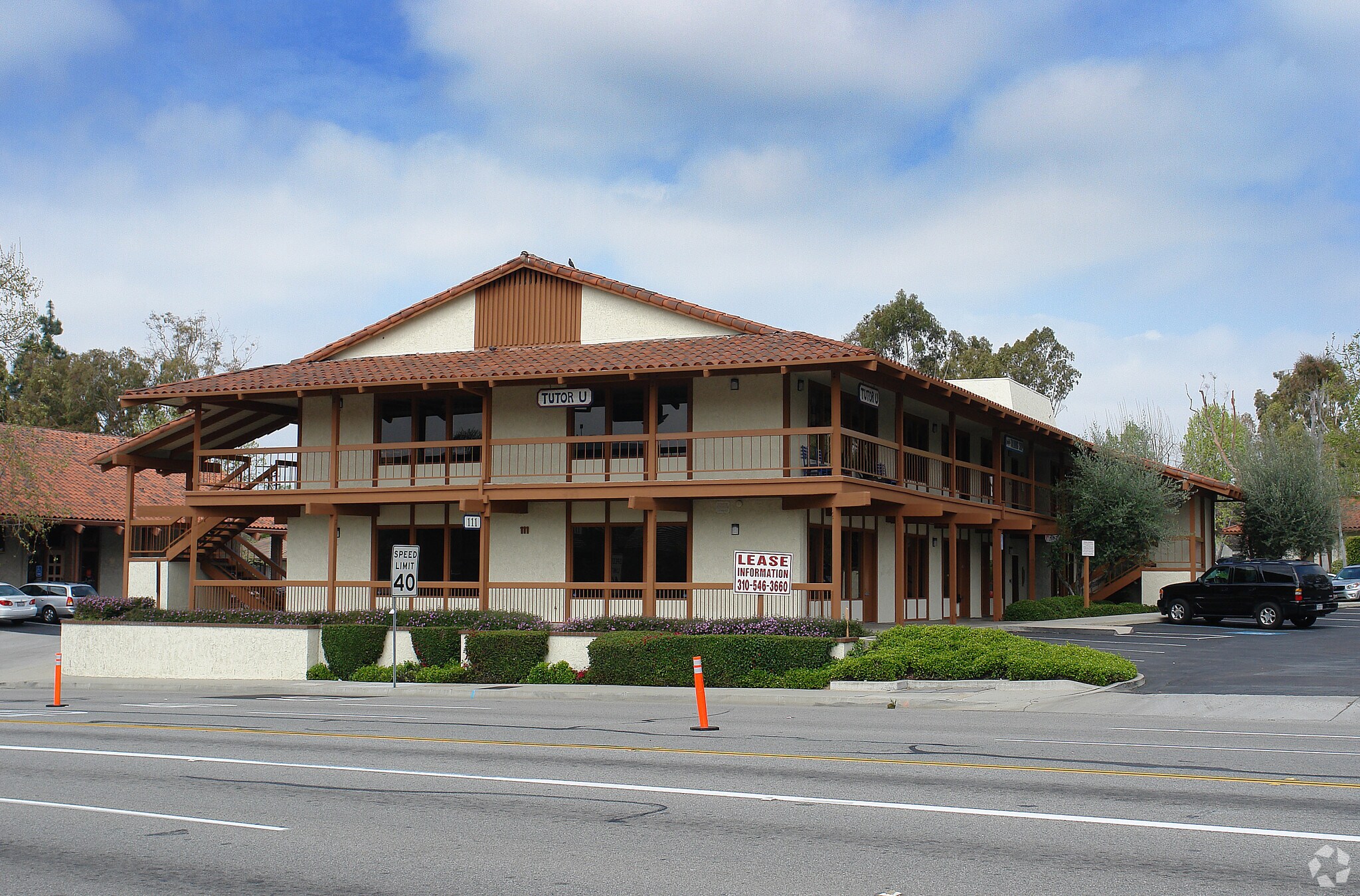 111 W Bastanchury Rd, Fullerton, CA à louer Photo du bâtiment- Image 1 de 5