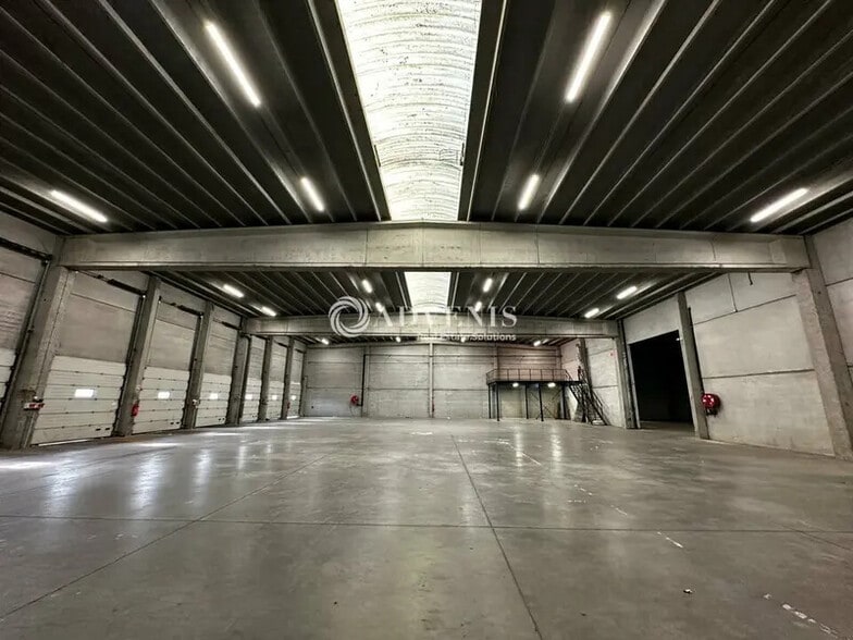 Industrial in Roncq for sale - Interior Photo - Image 2 of 12