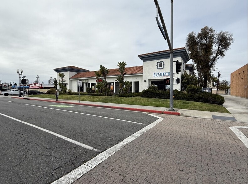 560 W 19th St, Costa Mesa, CA for lease - Building Photo - Image 2 of 8