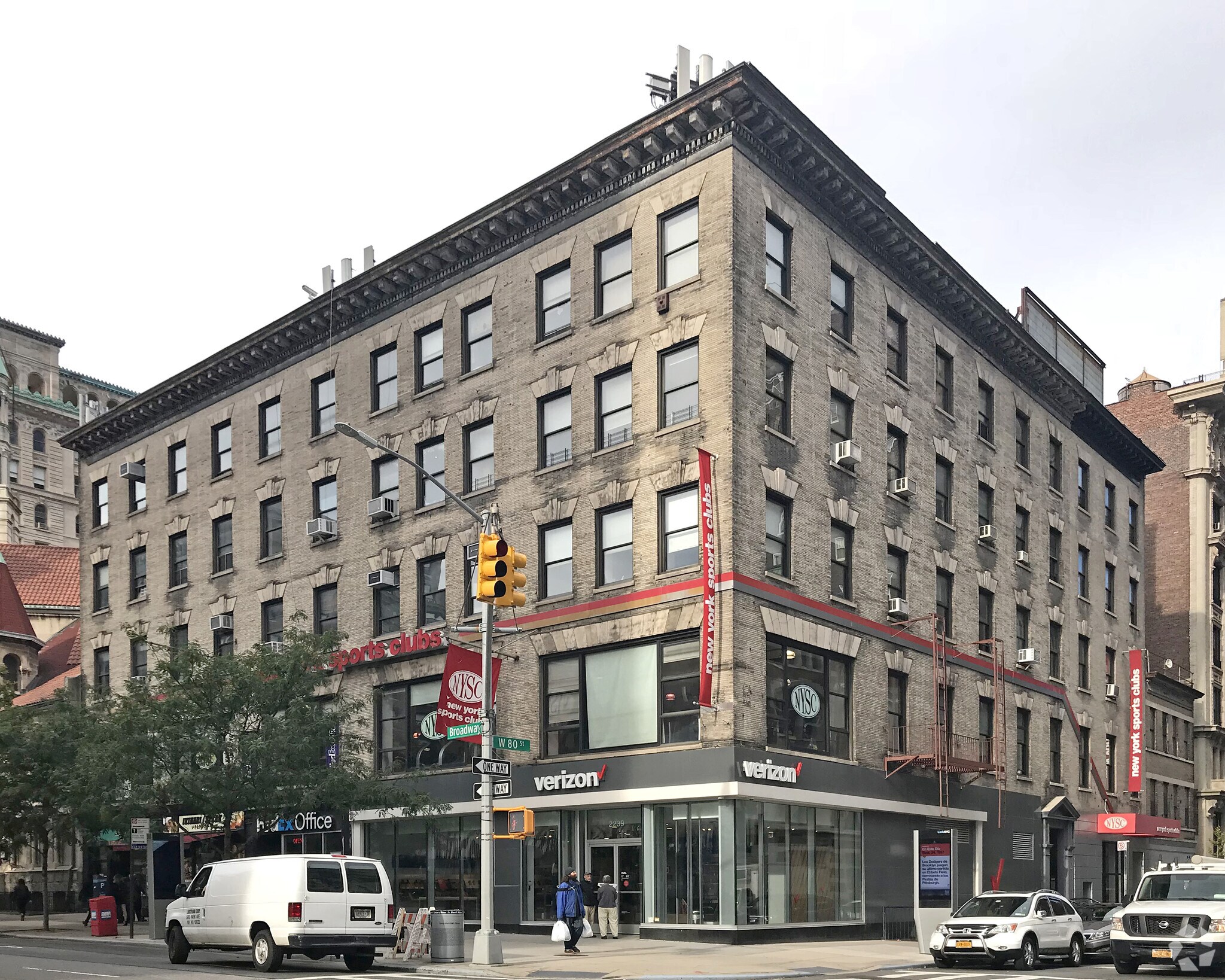 2231 Broadway & 250 West 80th Street portfolio of 2 properties for sale on LoopNet.ca Primary Photo- Image 1 of 3