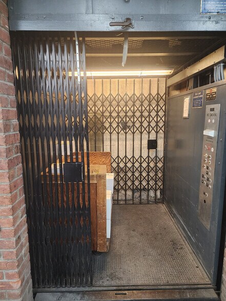 37-15 61ST STREET, Woodside, NY à vendre - Photo du bâtiment - Image 3 de 5