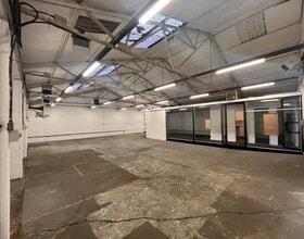 16 Mimram Rd, Hertford for lease Interior Photo- Image 2 of 3