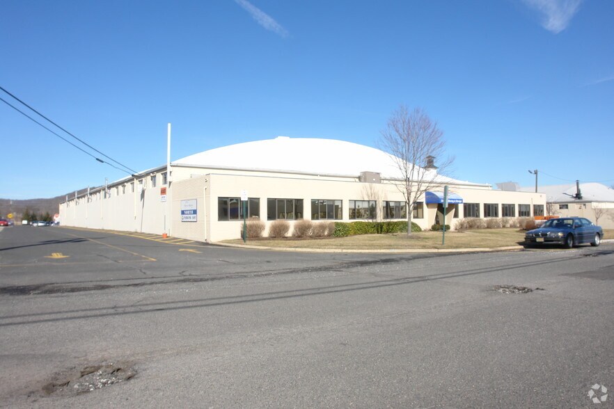 4 Easy St, Bridgewater, NJ à louer - Photo du bâtiment - Image 1 de 4